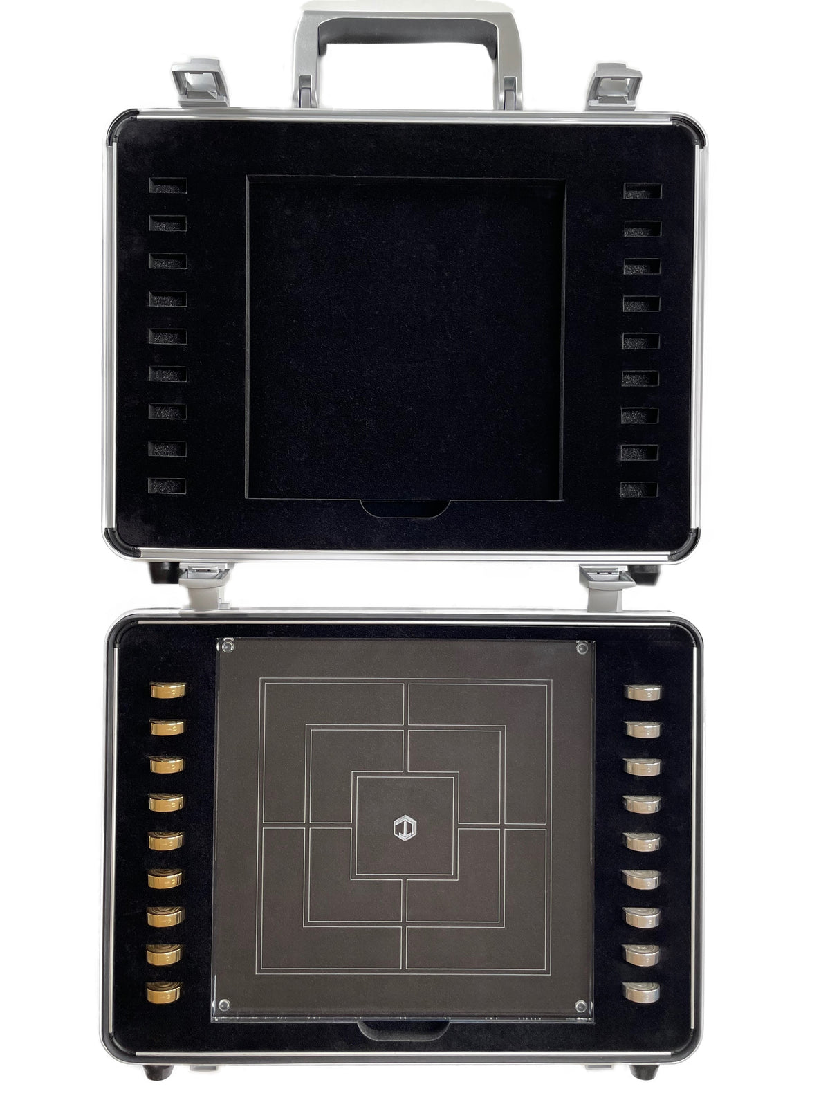 Mühle Brettspiel mit 18 massiven 925 Sterlingsilber Spielsteinen, 9 Steine 18 Karat vergoldet, mit Acrylglas-Brett, im Alukoffer