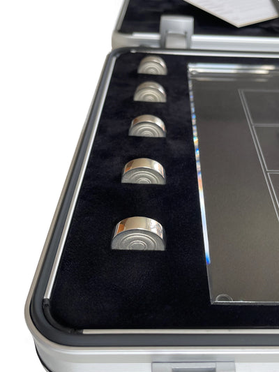 1 Tic-Tac-Toe-Spiel mit 10 vollmassiven 925 Sterling Silber Steinen. Edles Acryl-Spielbrett. Im hochwertigen Spielekoffer. Made in Germany