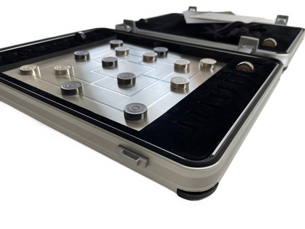 Mühle Brettspiel vollständig aus 925 Sterlingsilber, 9 Steine schwarz rhodiniert, Brett und Steine massiv, im hochwertigen Koffer