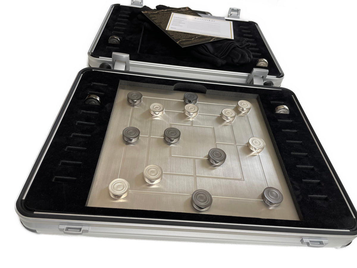 Mühle Brettspiel vollständig aus 925 Sterlingsilber, 9 Steine schwarz rhodiniert, Brett und Steine massiv, im hochwertigen Koffer