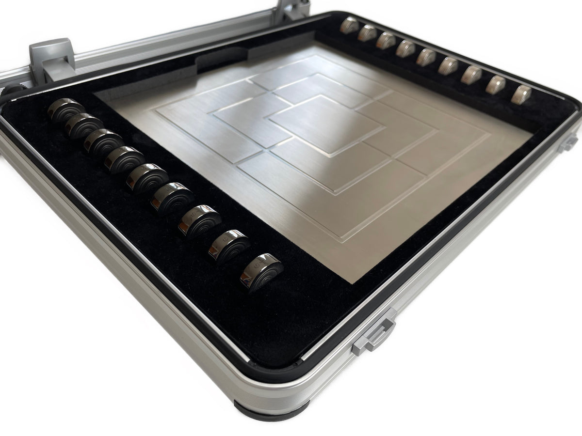 Mühle Brettspiel vollständig aus 925 Sterlingsilber, 9 Steine schwarz rhodiniert, Brett und Steine massiv, im hochwertigen Koffer