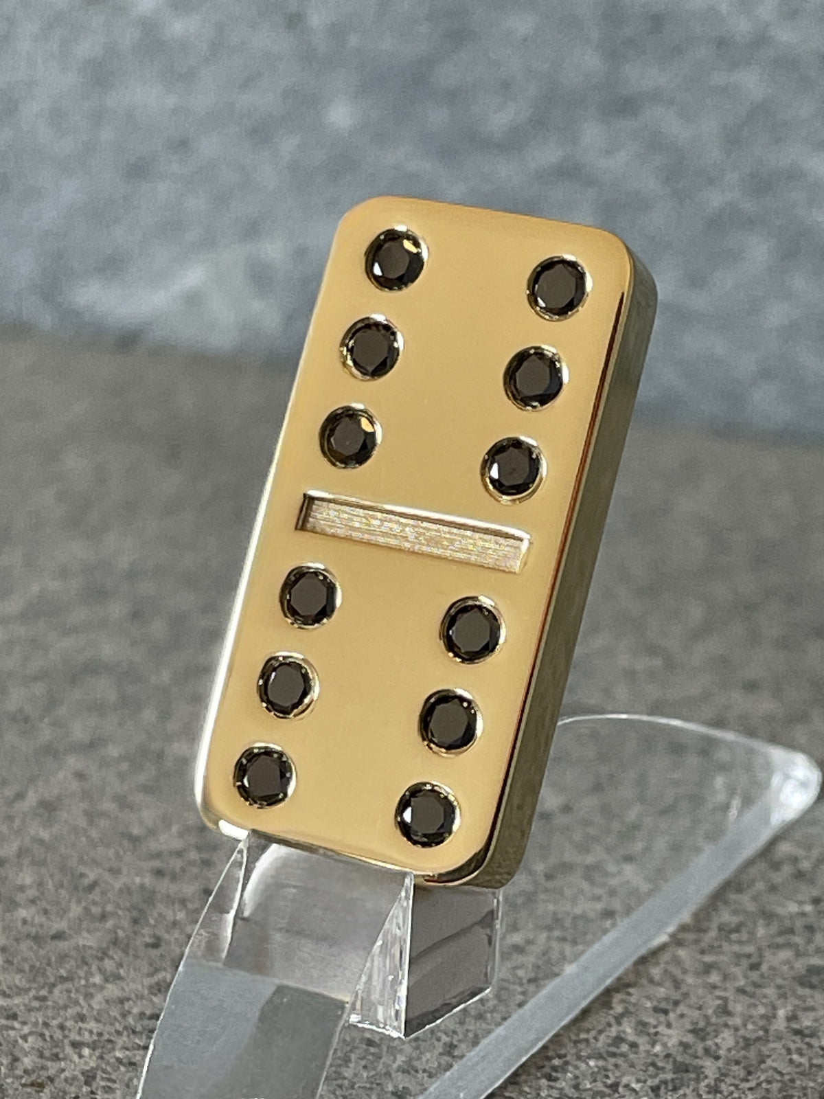 Dominostein aus 18 Karat Gold mit 12 schwarzen Diamanten, massiv, Länge 29 mm, 25 g, poliert