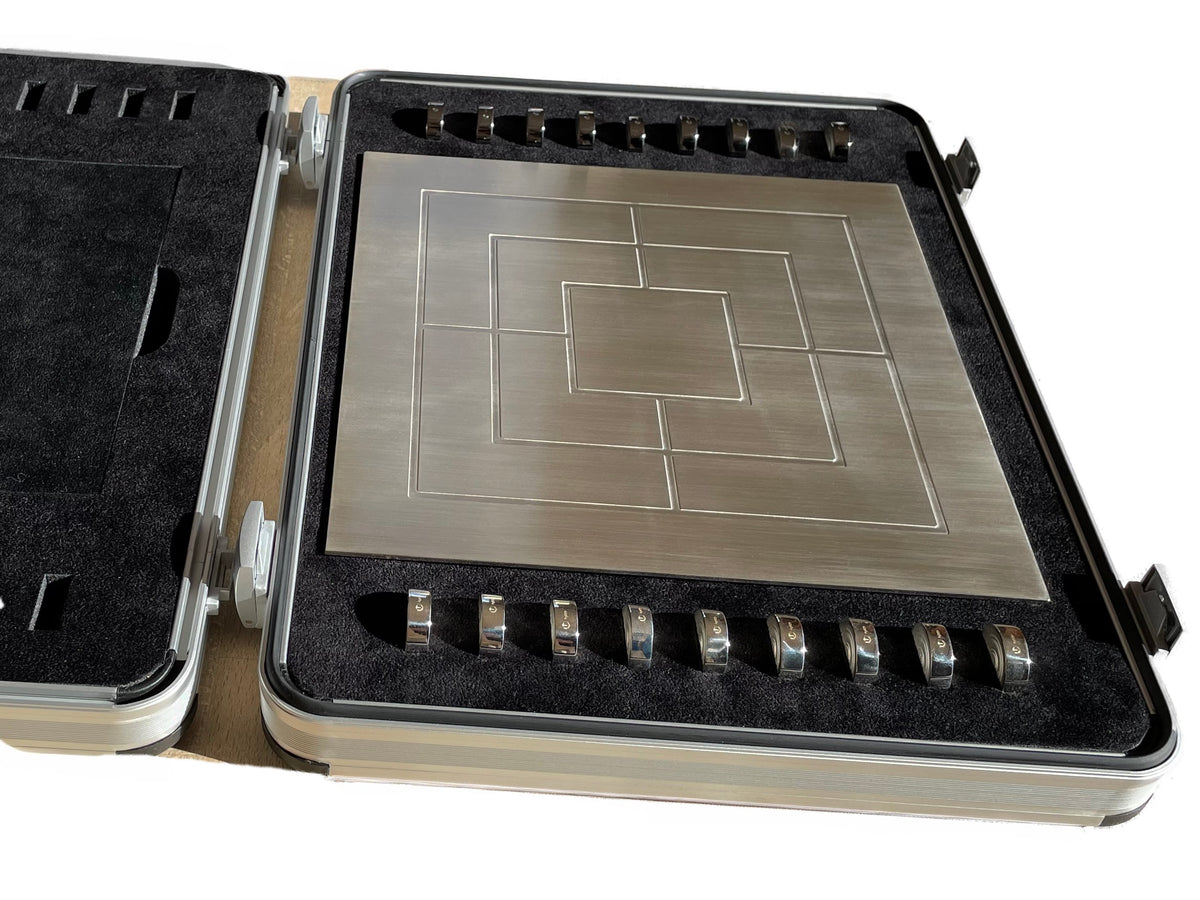 Mühle Brettspiel vollständig aus 925 Sterlingsilber, 9 Steine schwarz rhodiniert, Brett und Steine massiv, im hochwertigen Koffer