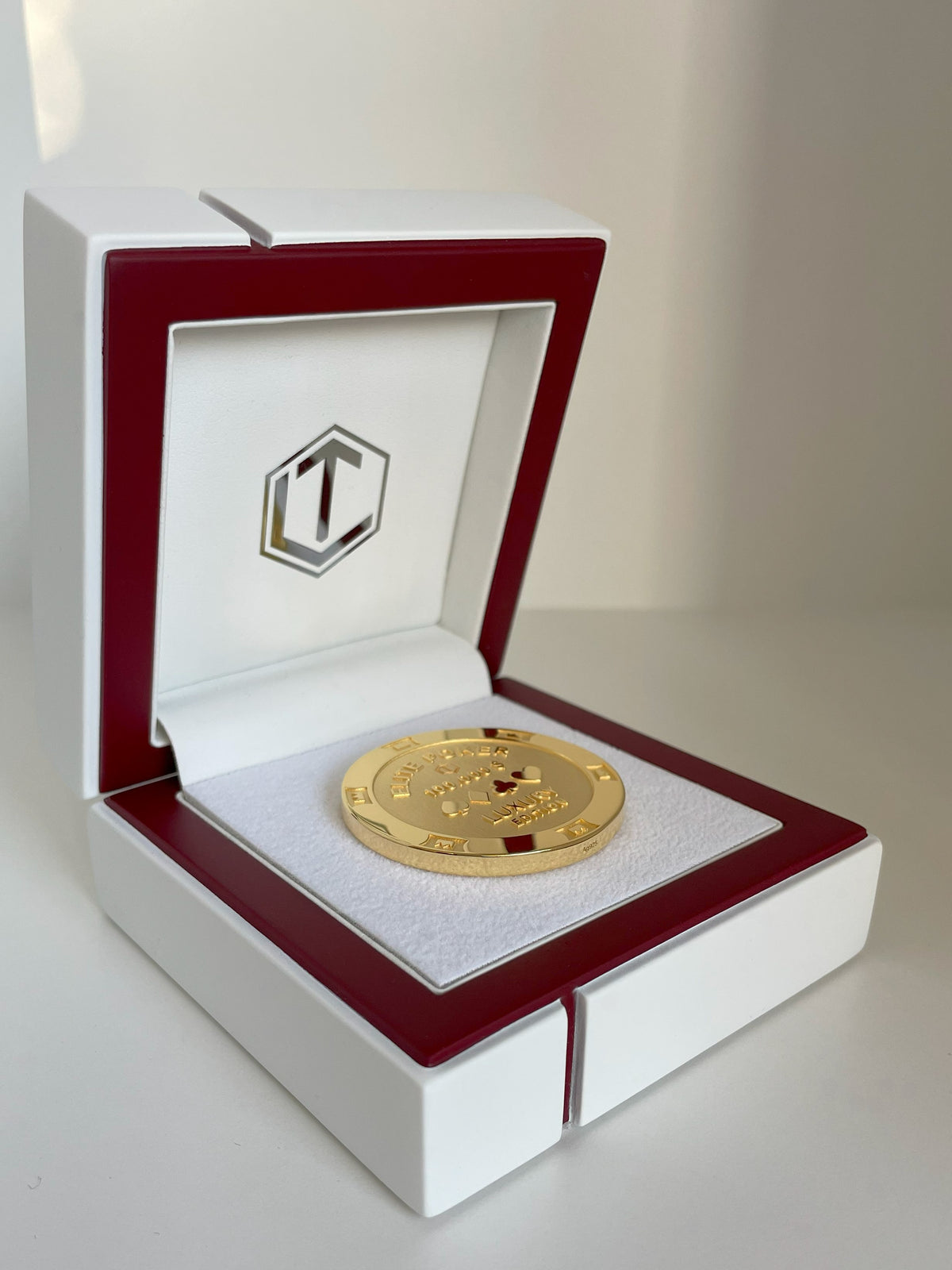 Poker chip made of 925 sterling silver, 18-karat gold-plated, solid, 39 mm in diameter, 34 g, polished