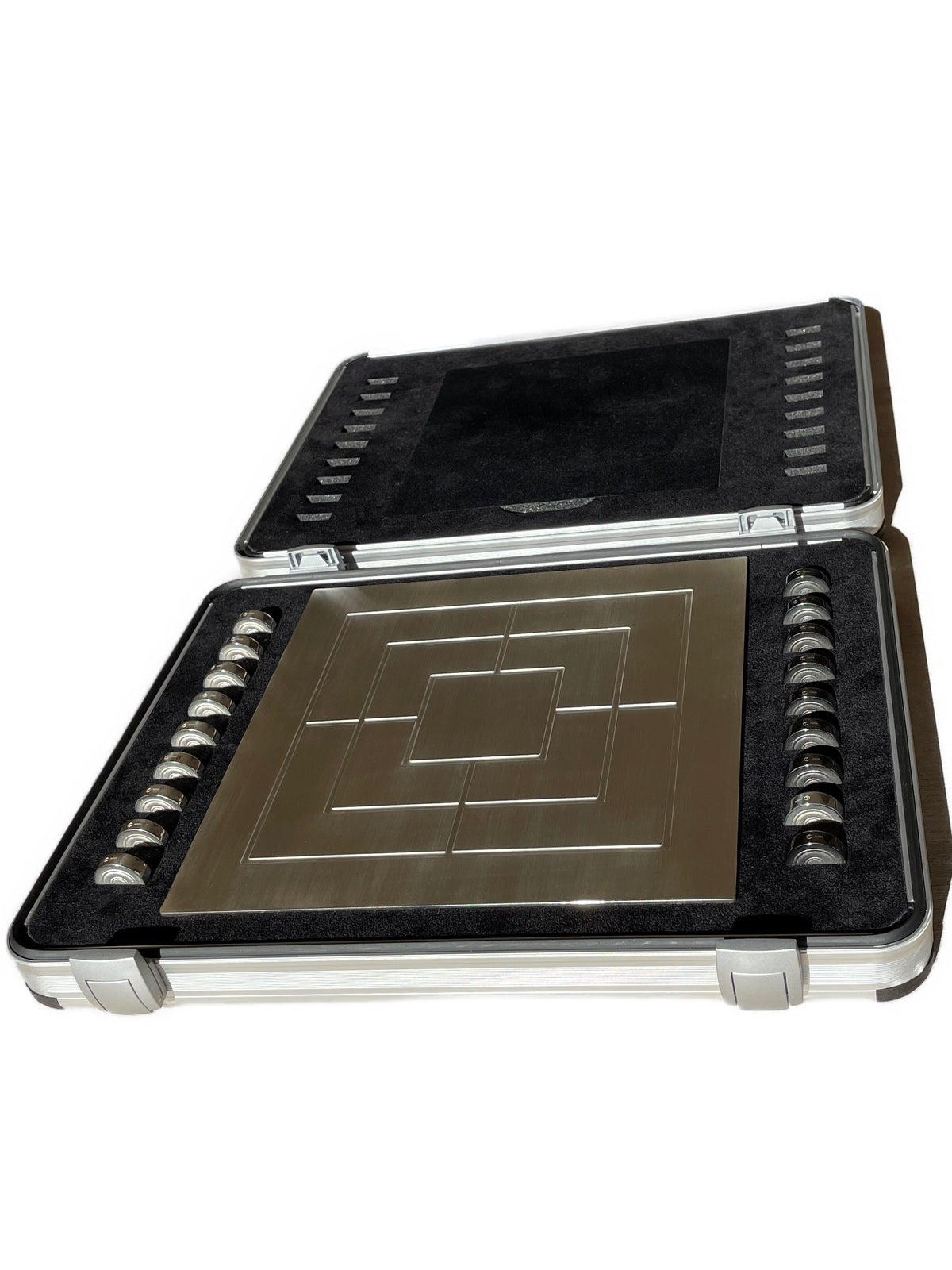 Mühle Brettspiel vollständig aus 925 Sterlingsilber, 9 Steine schwarz rhodiniert, Brett und Steine massiv, im hochwertigen Koffer