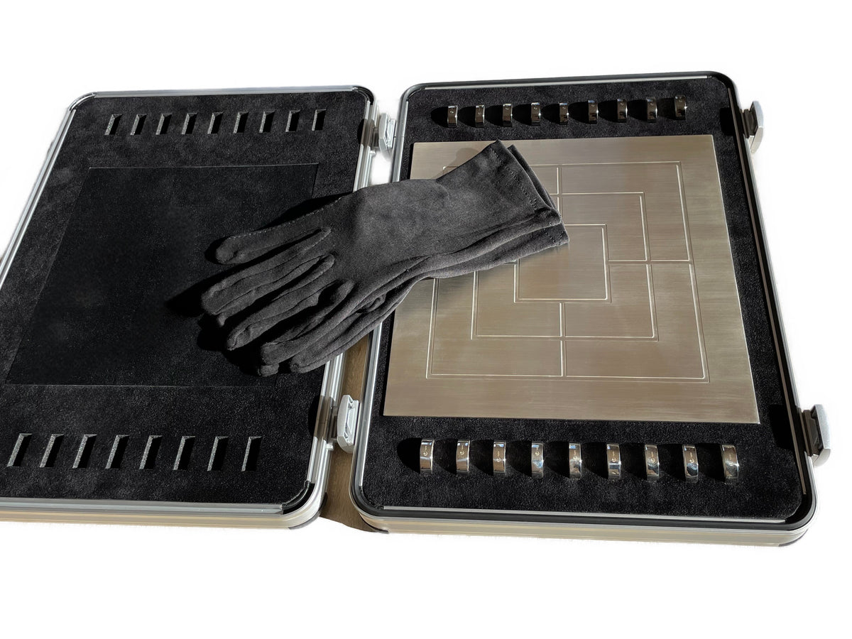 Mühle Brettspiel vollständig aus 925 Sterlingsilber, 9 Steine schwarz rhodiniert, Brett und Steine massiv, im hochwertigen Koffer