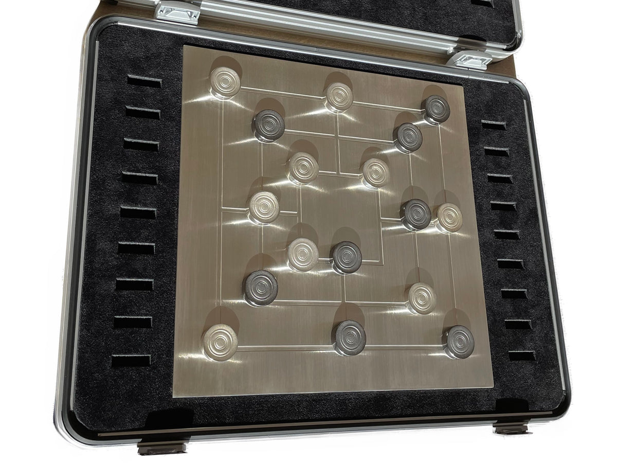 Mühle Brettspiel vollständig aus 925 Sterlingsilber, 9 Steine schwarz rhodiniert, Brett und Steine massiv, im hochwertigen Koffer