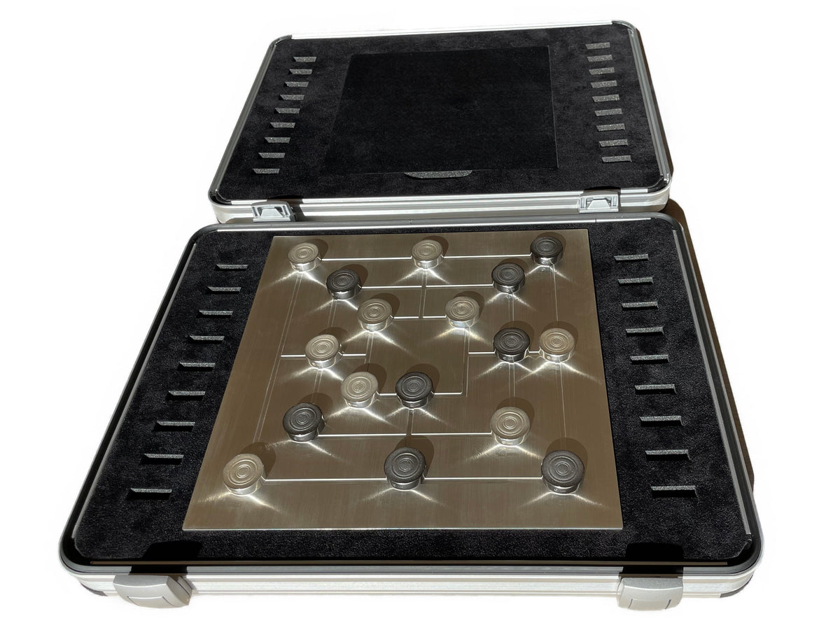 Mühle Brettspiel vollständig aus 925 Sterlingsilber, 9 Steine schwarz rhodiniert, Brett und Steine massiv, im hochwertigen Koffer