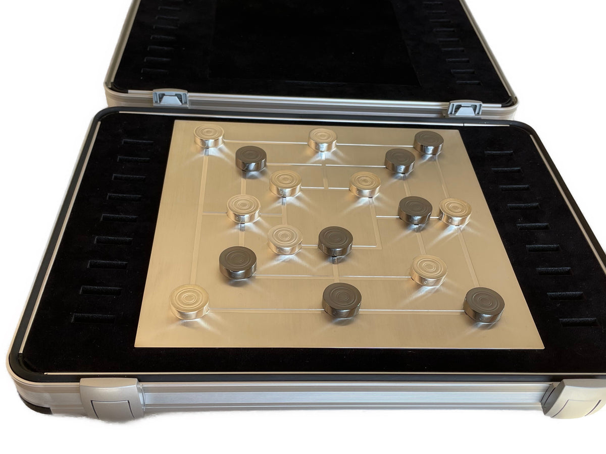 Mühle Brettspiel vollständig aus 925 Sterlingsilber, 9 Steine schwarz rhodiniert, Brett und Steine massiv, im hochwertigen Koffer