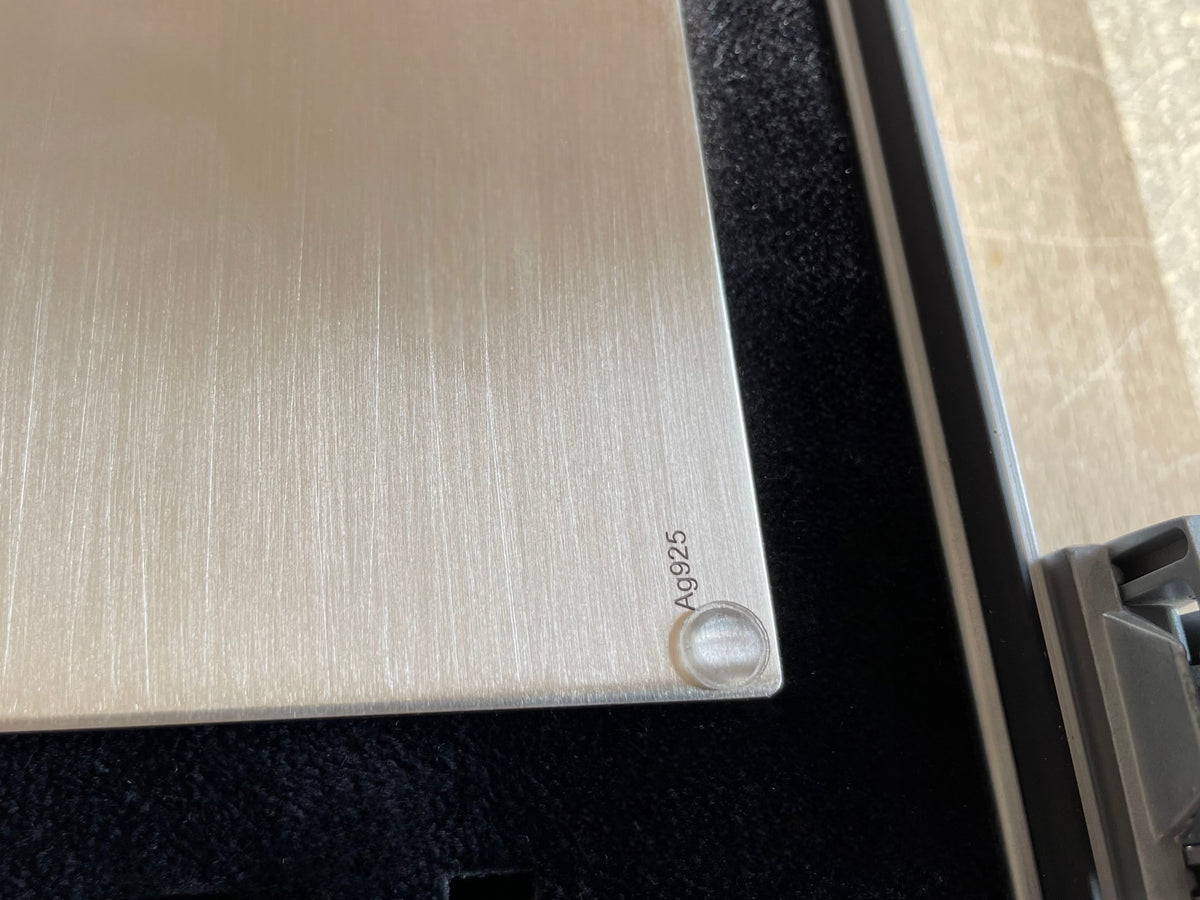 Mühle Brettspiel vollständig aus 925 Sterlingsilber, 9 Steine 18 Karat vergoldet, Brett und Steine vollmassiv, im hochwertigen Koffer
